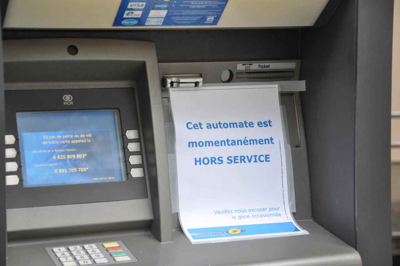 French atm glitches and bank closures reported after scheduled bank run French atm glitches and bank closures reported after scheduled bank run
