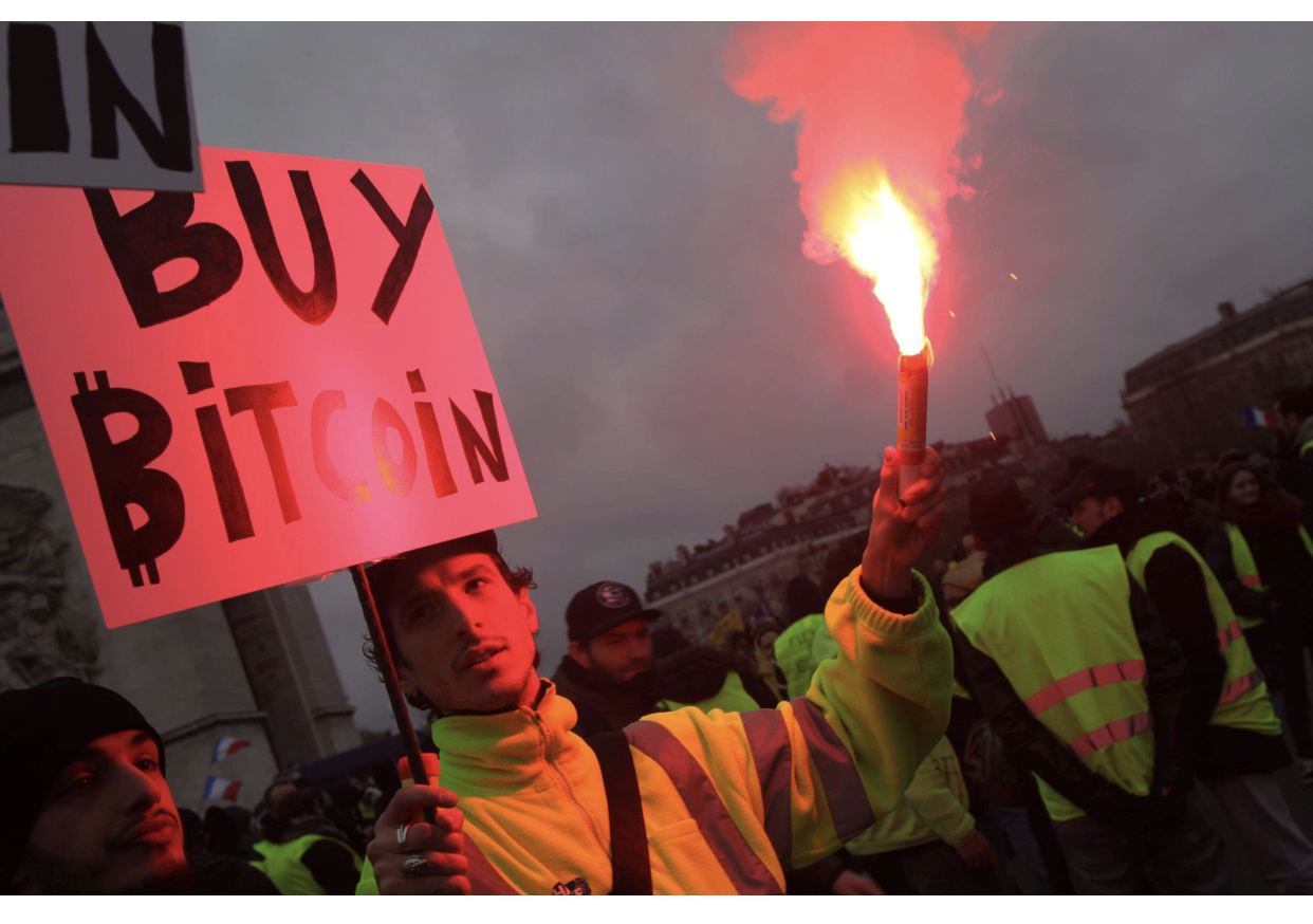 Yellow vest movement starts a new form of protest — burning banknotes Yellow vest movement starts a new form of protest — burning banknotes