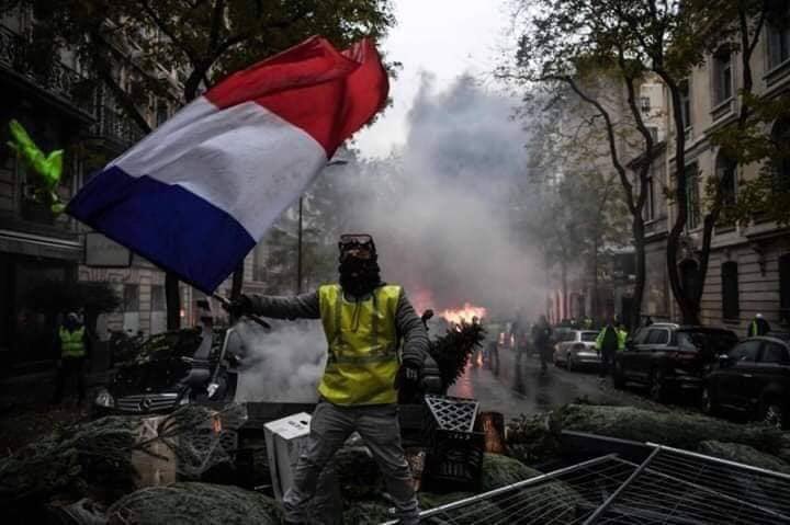 French yellow vests set bank on fire French yellow vests set bank on fire