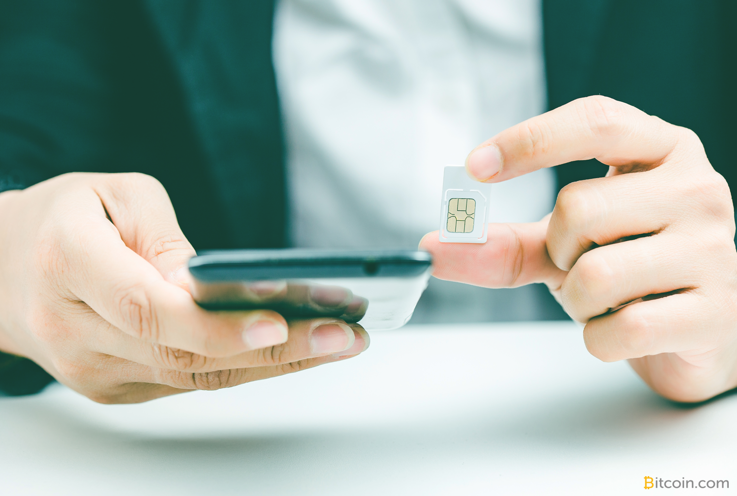 This new hardware wallet fits into a smartphone sim tray This new hardware wallet fits into a smartphone sim tray