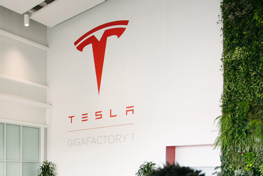 Tesla (tsla) challenging lyft and uber with 1 million robotaxis Tesla (tsla) challenging lyft and uber with 1 million robotaxis