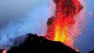 Eruzione dello stromboli Eruzione dello stromboli