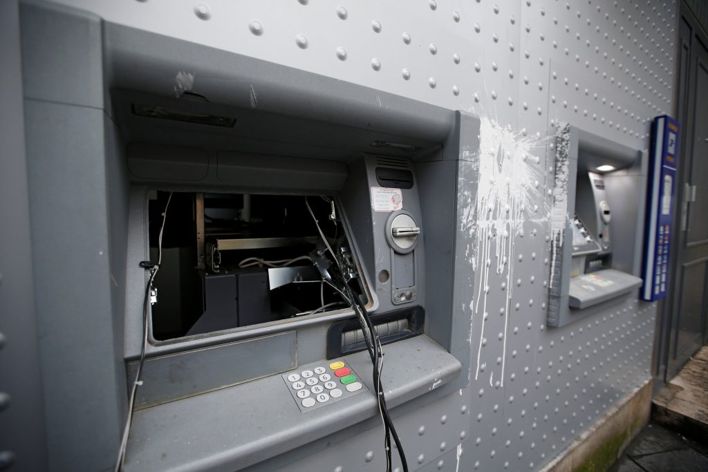 French atm glitches and bank closures reported after scheduled bank run French atm glitches and bank closures reported after scheduled bank run