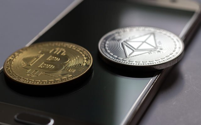 Shutterstock_1222990327-640x400. Jpg No vitalik, no one wants a bitcoin ‘app’ on ethereum’s ‘smartphone’