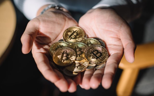 Shutterstock_1267842553-640x400. Jpg Former nocoiner now praises bitcoin, says its digital gold