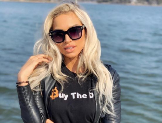 Finland-miss-ln-553x420. Jpg Bitcoin goes mainstream as miss universe receives lightning torch