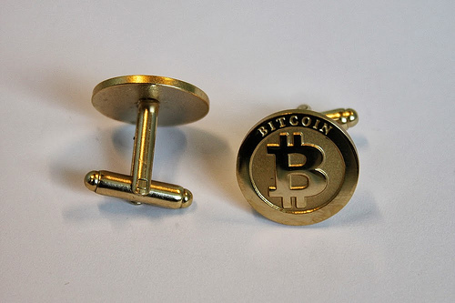 Kalvosinnapit molemmat puolet Tags