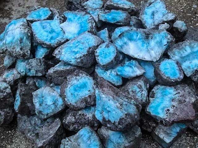 The atlantis blue project turns to stellar to help restore the damaged larimar trade The blue beauty