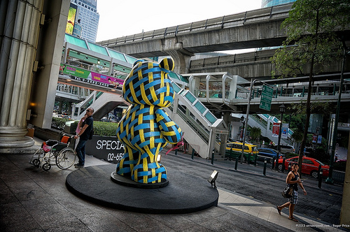 Meanwhile, back in sukhumvit, the bear at amarin is quite funny! Tags