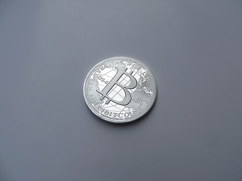 Re: 司机驾车冲撞交警被制服后死亡 成都警方回应 Tags