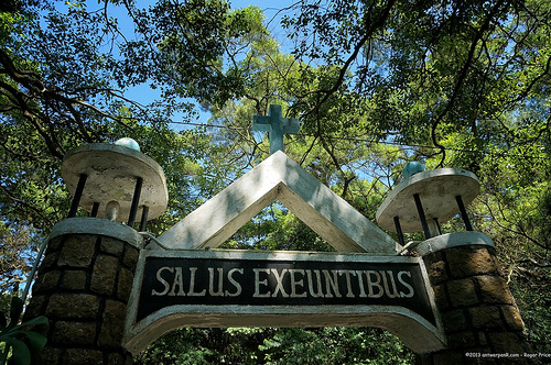 Salus exeuntibus Tags