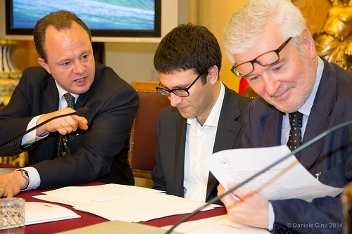 Re: how do you convert btc to usd, eur or yuan for profit? Tags