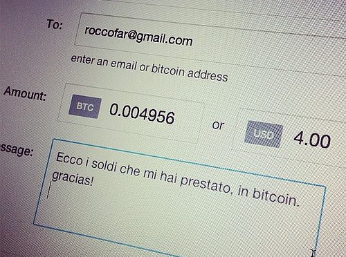 Devolviendo los 3 euros que me prestó mi suegro para el bondi, pagándole en bitcoin. Revolution, baby.