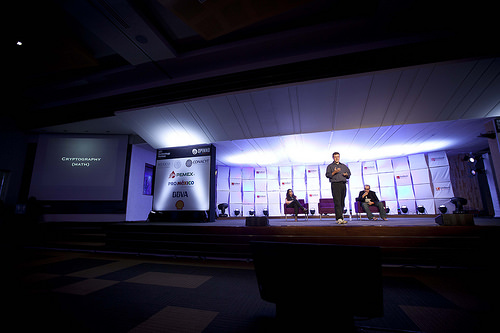 Lucía cangas, jeff garzik y dave mcclure Tags