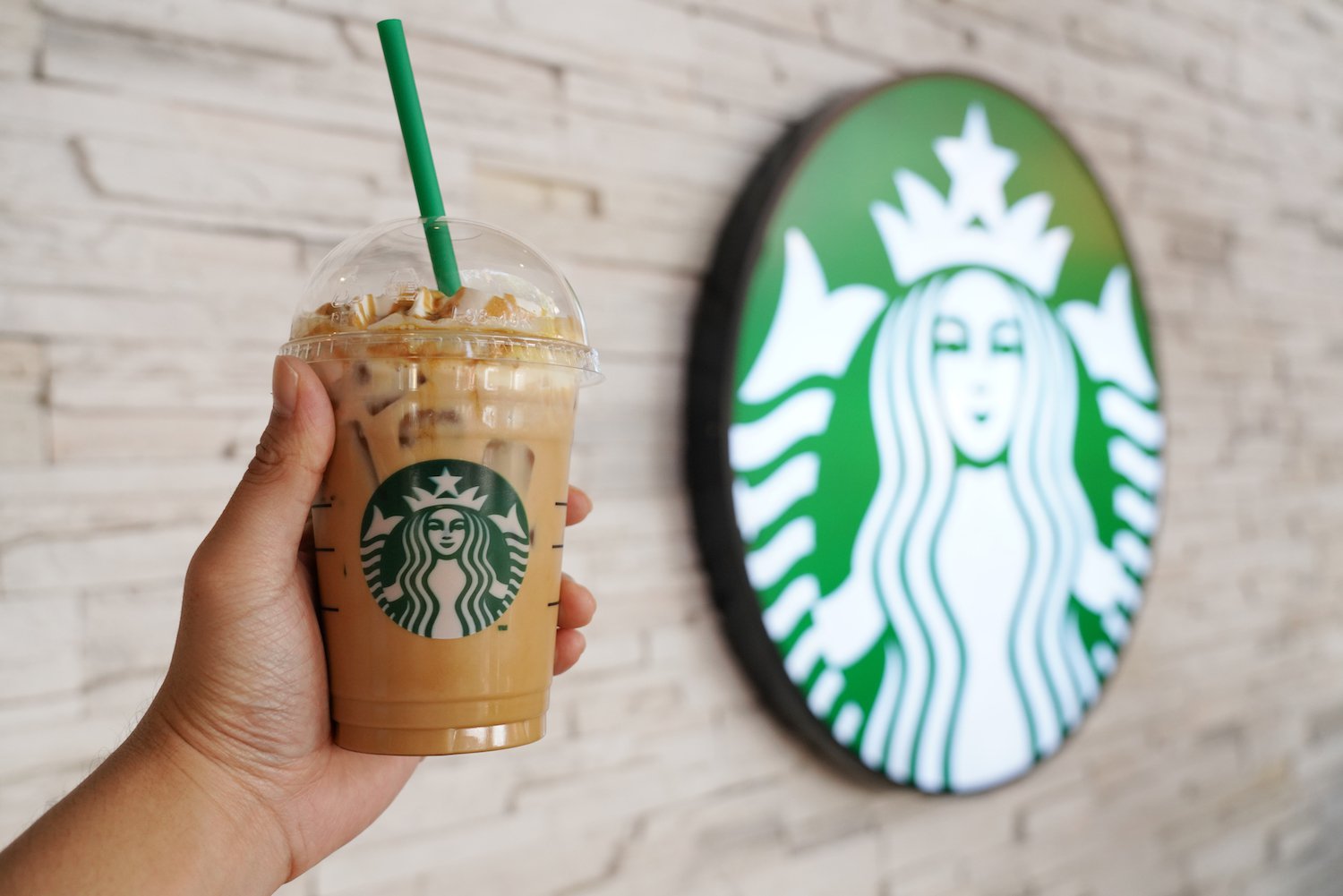 Starbucks chairman is hot on blockchain, cold on bitcoin Starbucks chairman is hot on blockchain, cold on bitcoin