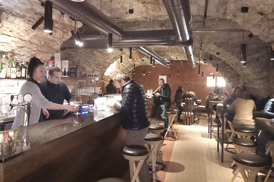“real users”: in this italian mountain town, everyone knows about bitcoin Mani al cielo bar